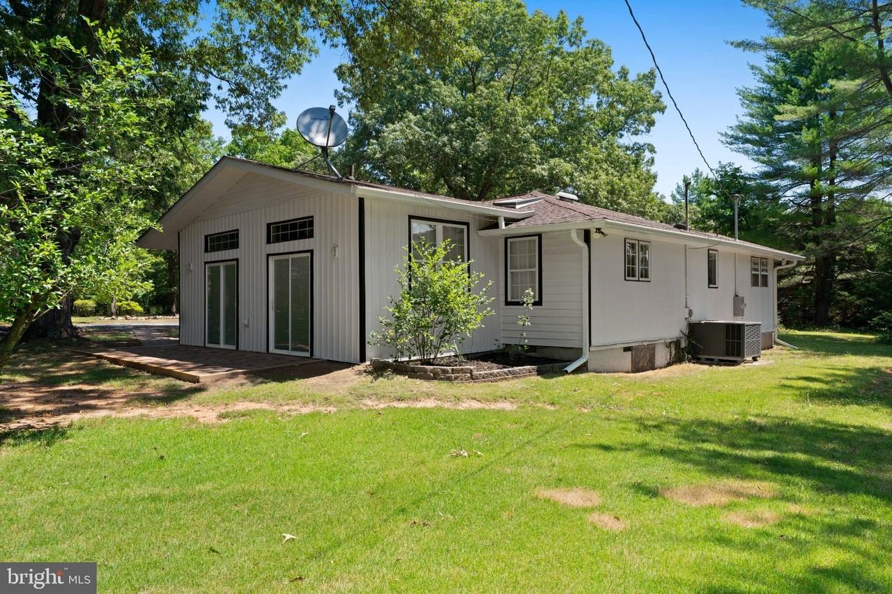 8405 Shirley Rd - Photo 2 of 42