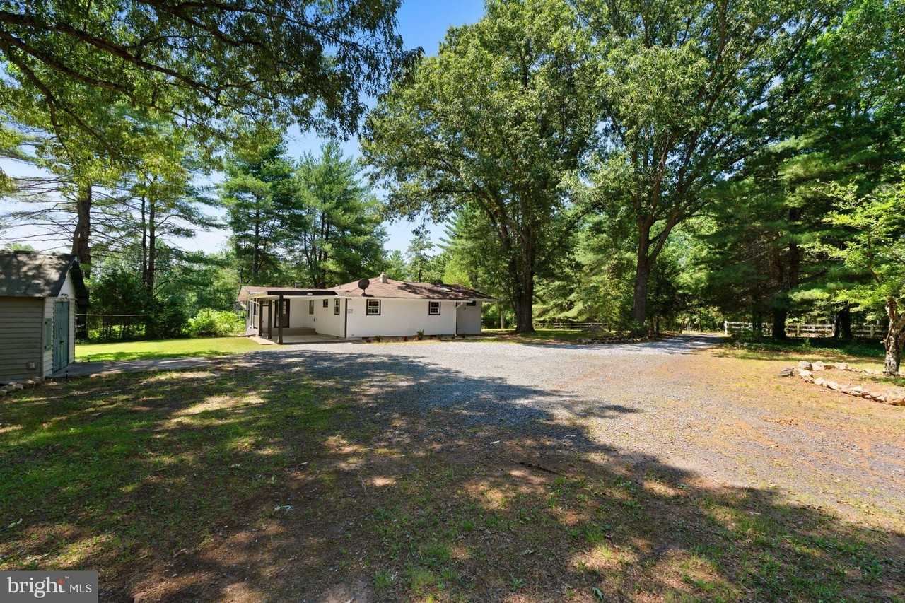 8405 Shirley Rd - Photo 4 of 42