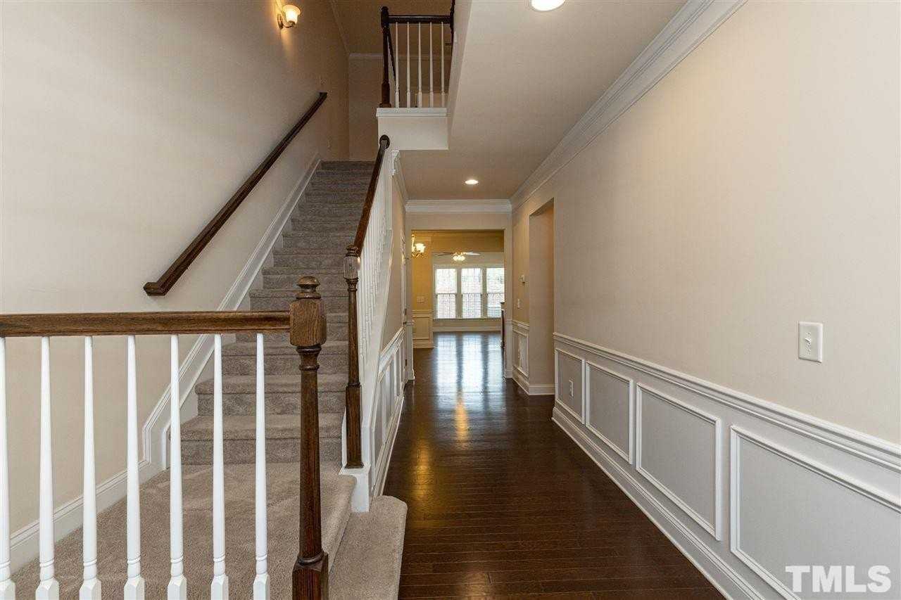 409 Daylin Dr - Photo 3 of 22