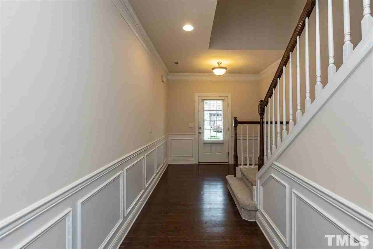 409 Daylin Dr - Photo 4 of 22