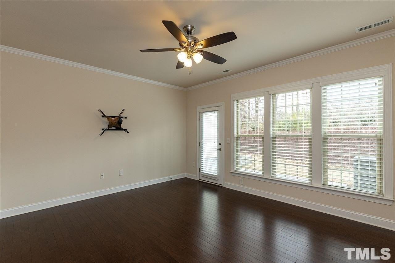 409 Daylin Dr - Photo 7 of 22