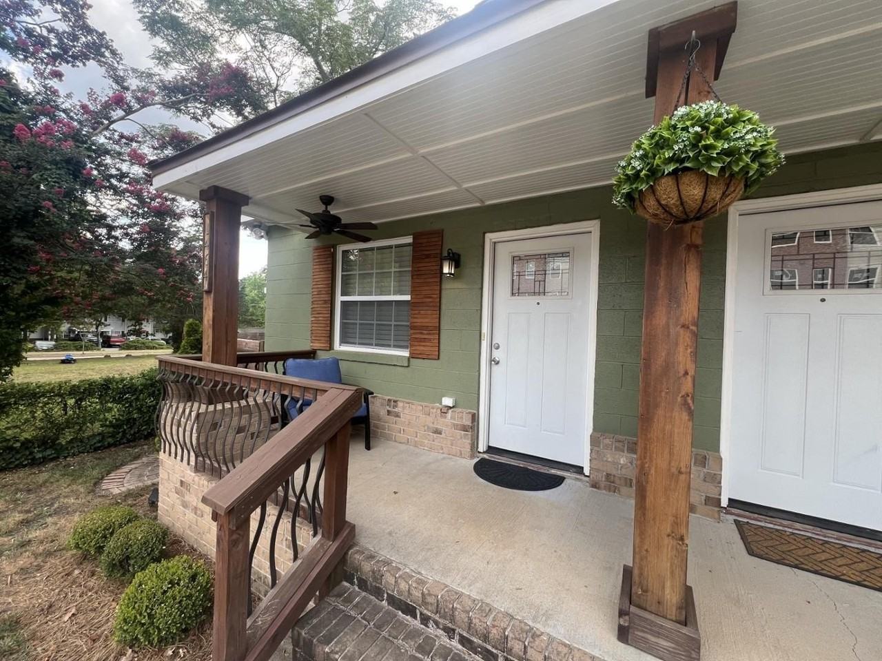 1464 Sawyer Rd - Photo 3 of 28