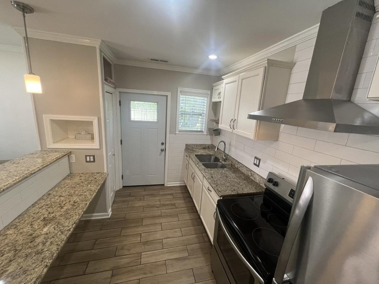 1464 Sawyer Rd - Photo 4 of 28
