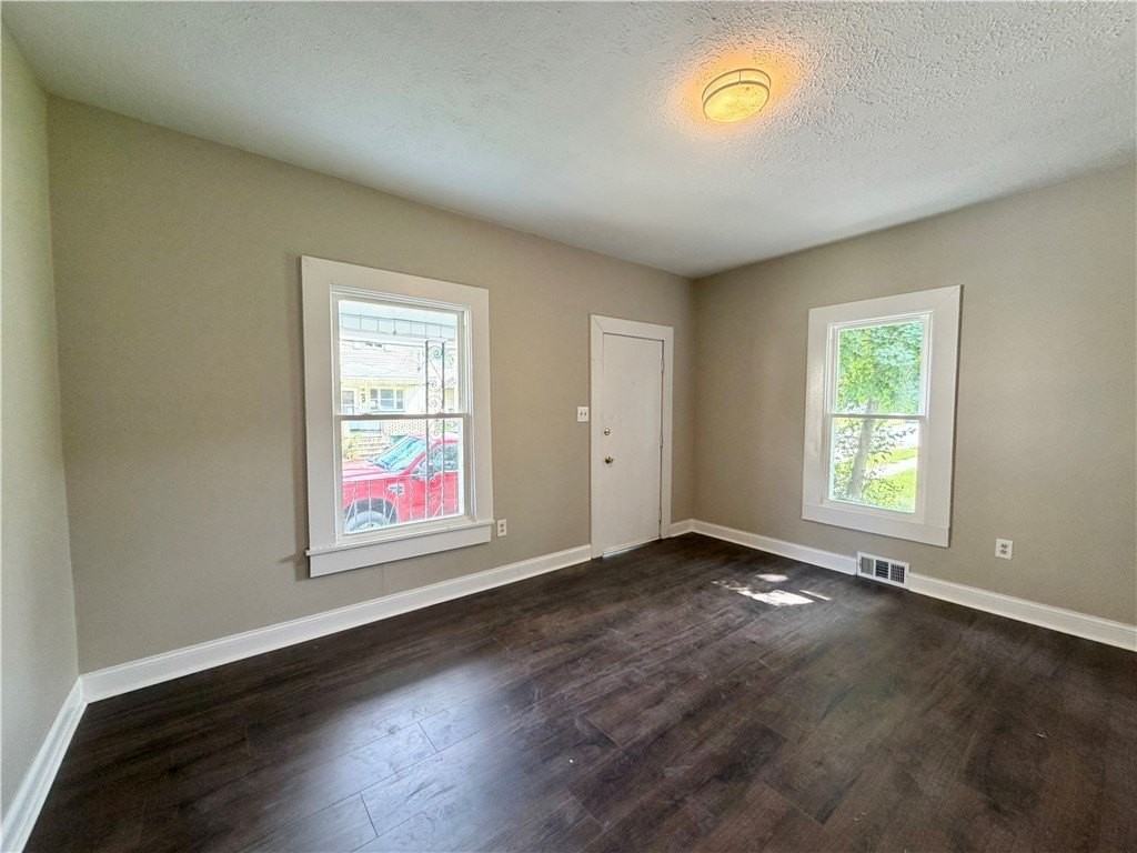 1112 Pollock Ave - Photo 3 of 21