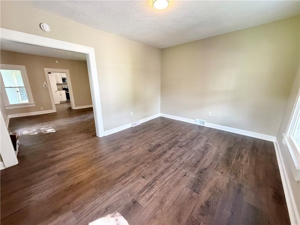 1112 Pollock Ave - Photo 4 of 21