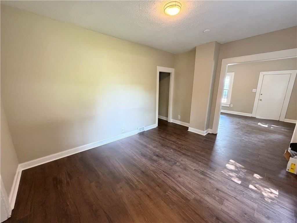 1112 Pollock Ave - Photo 5 of 21