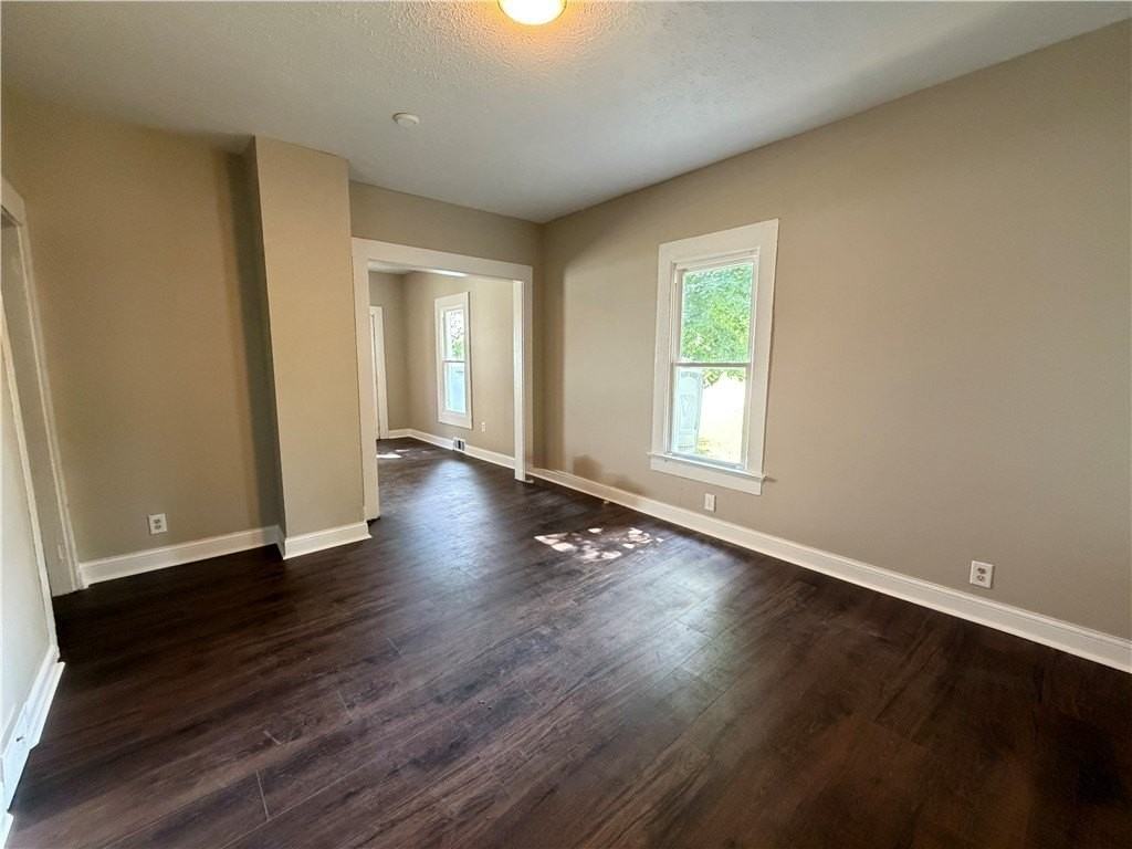1112 Pollock Ave - Photo 6 of 21