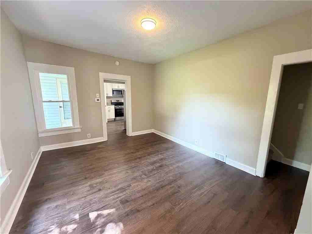 1112 Pollock Ave - Photo 7 of 21