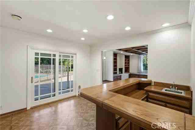 5057 Shirley Ave - Photo 2 of 8