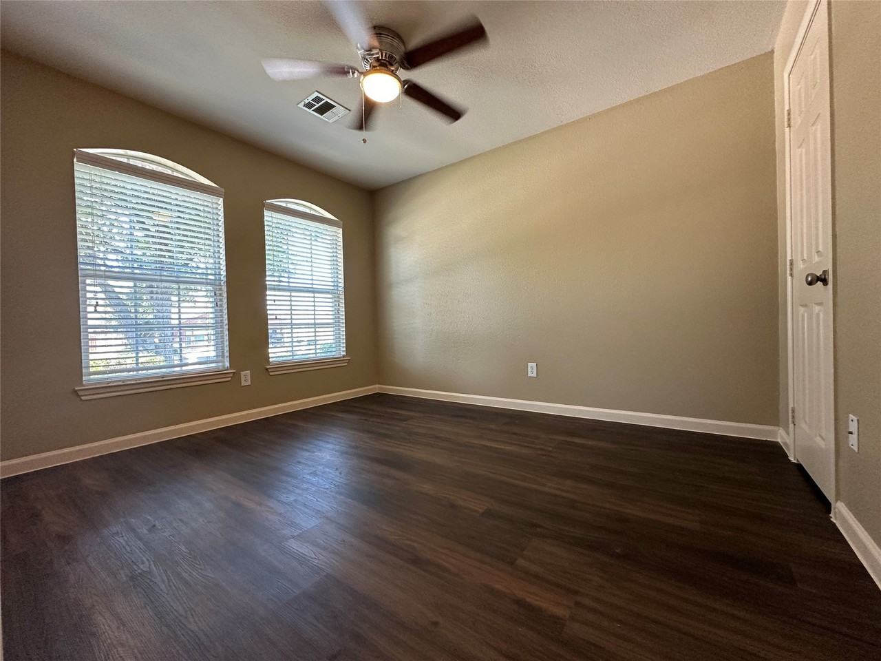 3117 Connor Ln - Photo 4 of 16