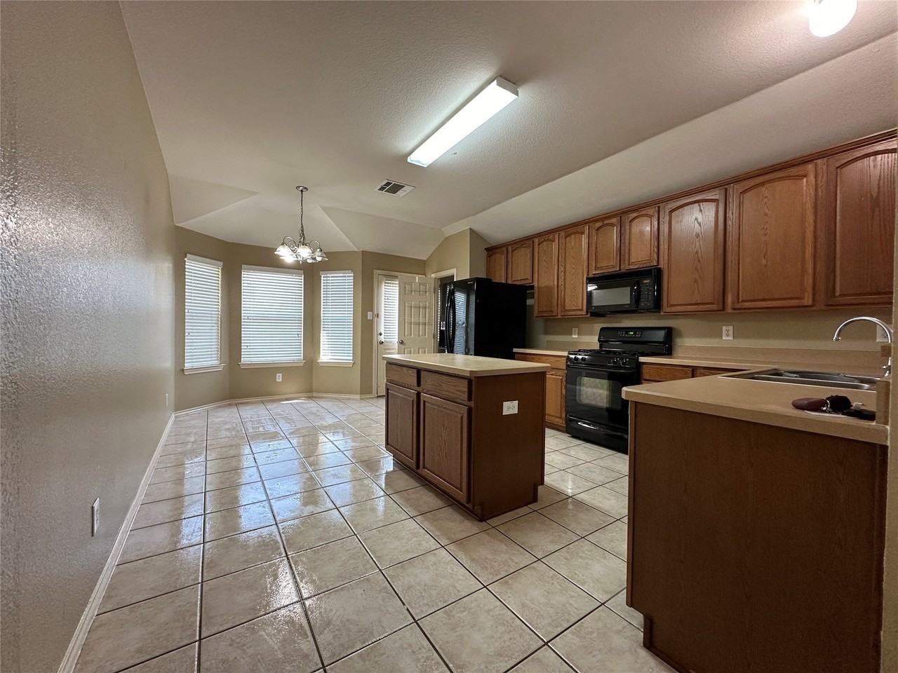 3117 Connor Ln - Photo 5 of 16
