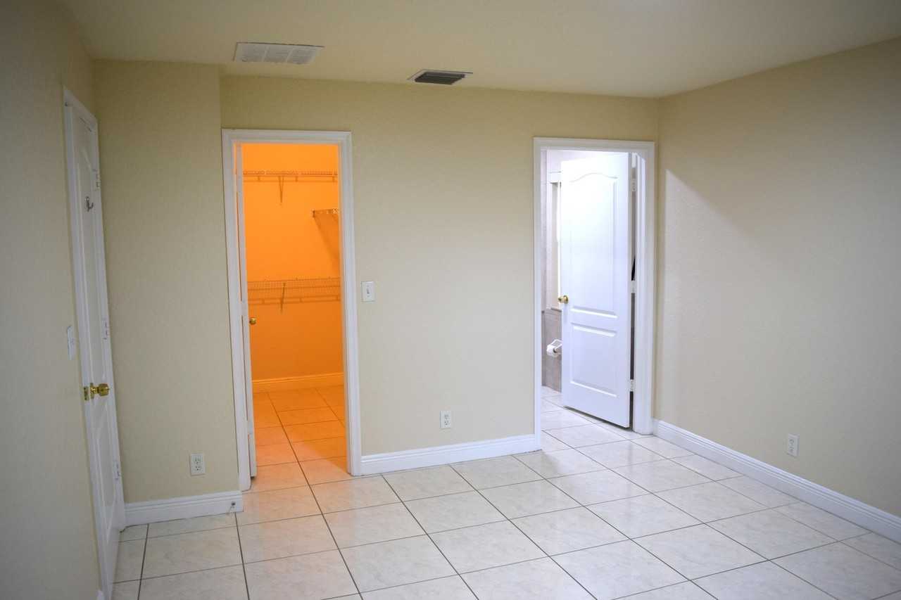 425 Perry Ave - Photo 6 of 17