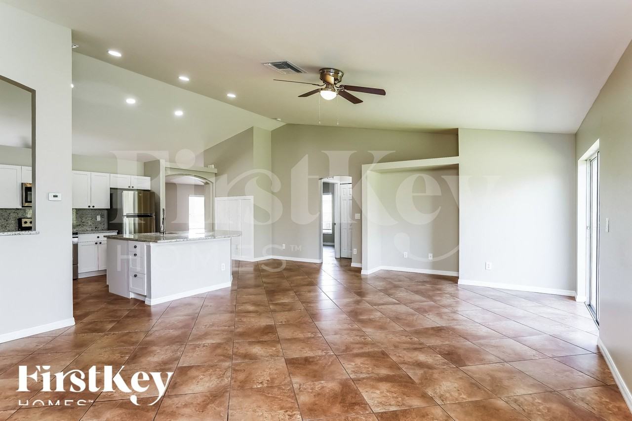 3314 44th St Sw - Photo 3 of 16
