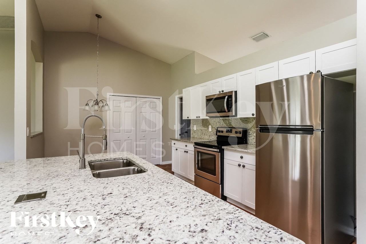3314 44th St Sw - Photo 4 of 16