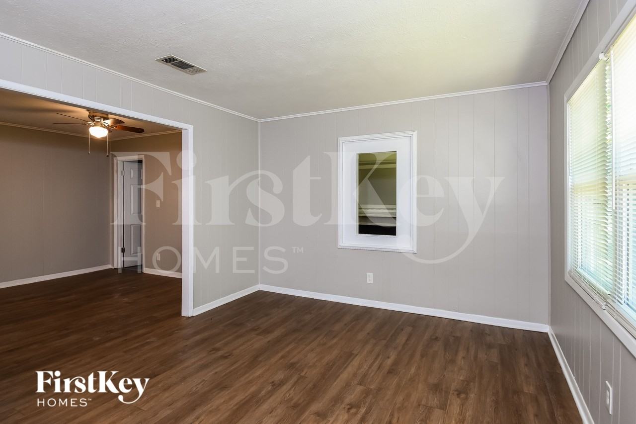 4597 Douglas Dr Ne - Photo 2 of 16