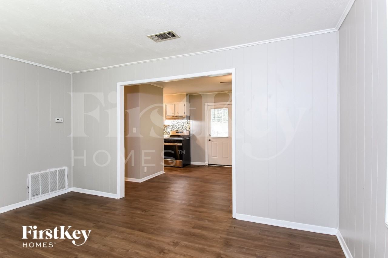 4597 Douglas Dr Ne - Photo 3 of 16