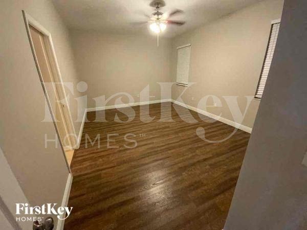 1024 Napolean Way - Photo 6 of 13