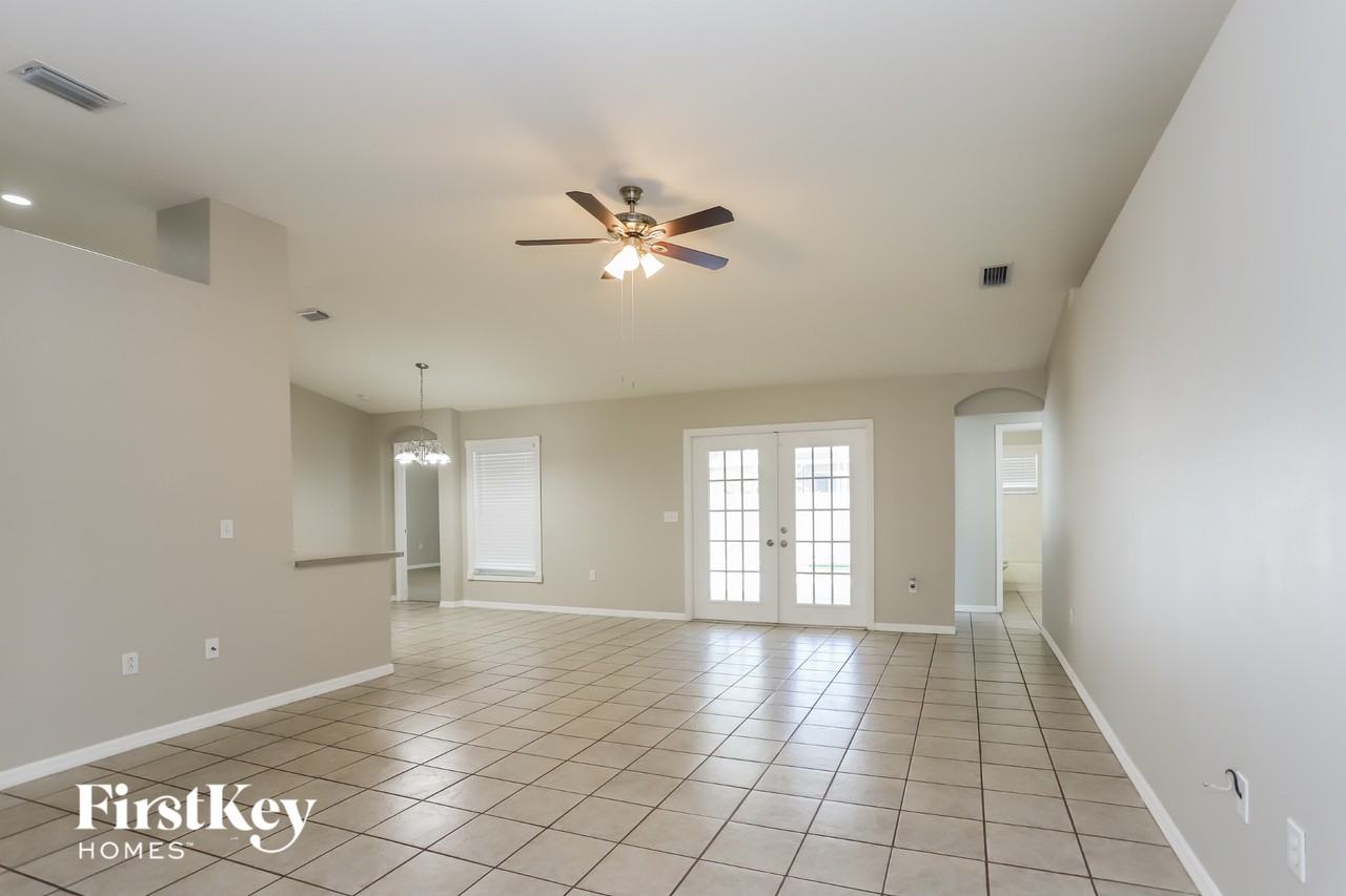 4501 Compass Oaks Dr - Photo 2 of 15