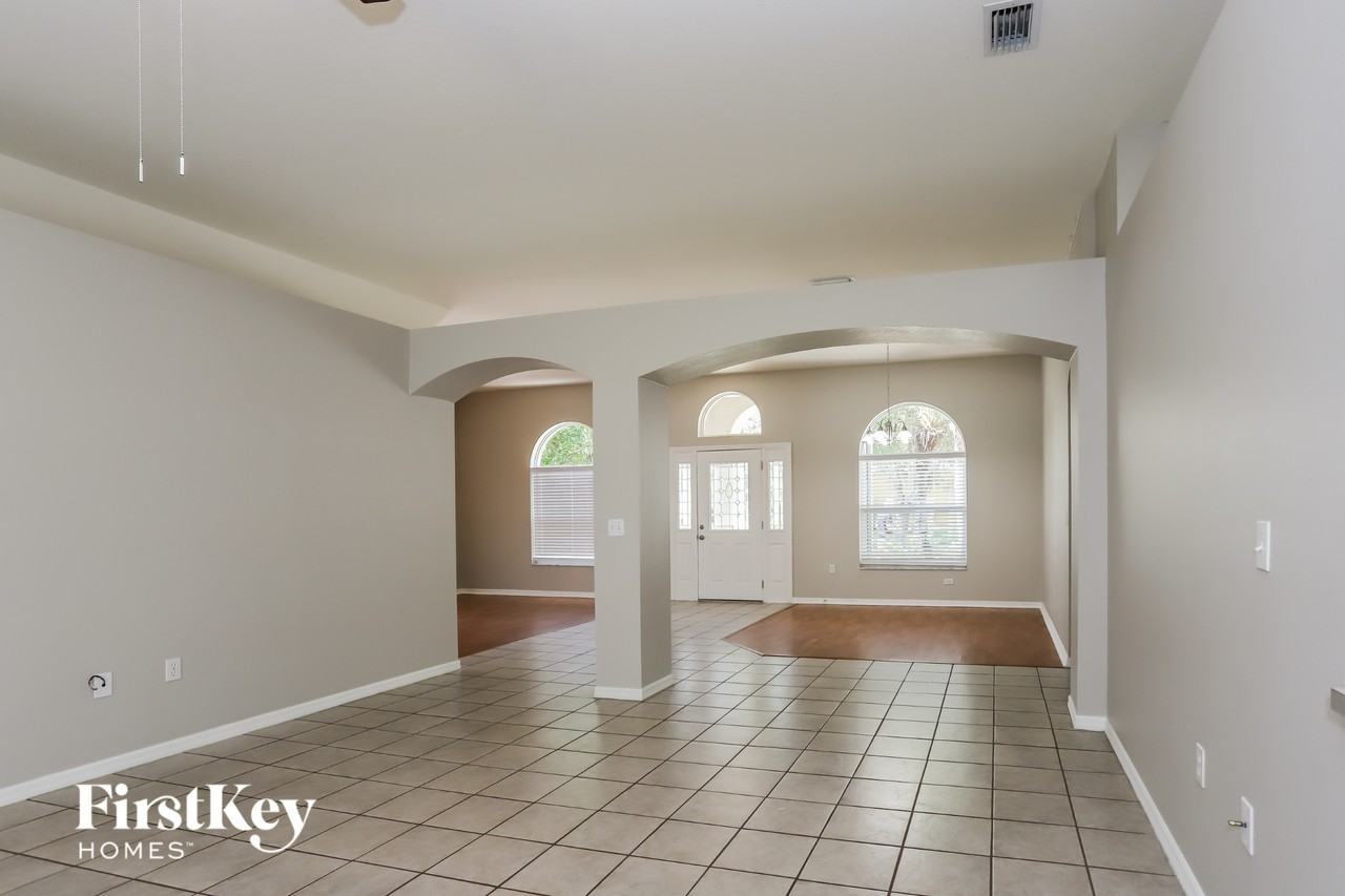 4501 Compass Oaks Dr - Photo 3 of 15