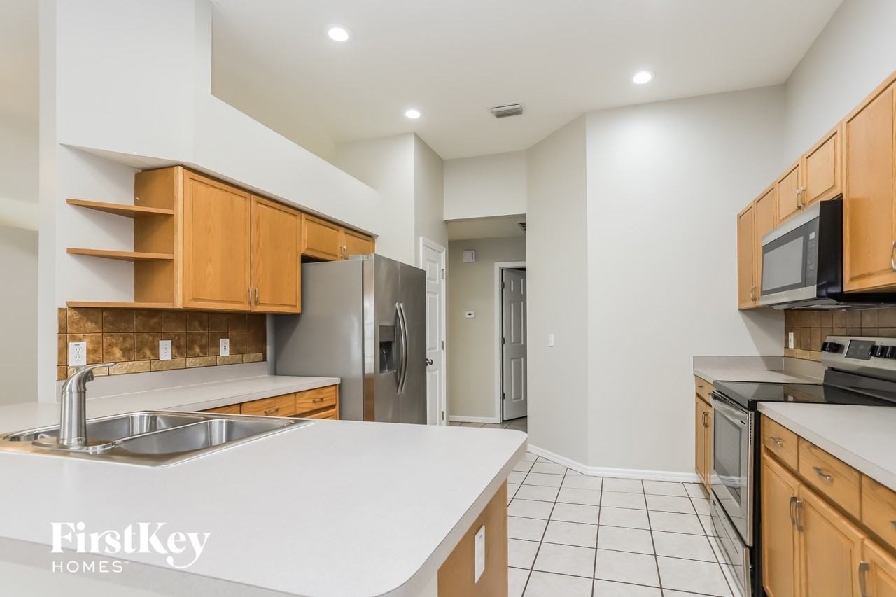 4501 Compass Oaks Dr - Photo 5 of 15
