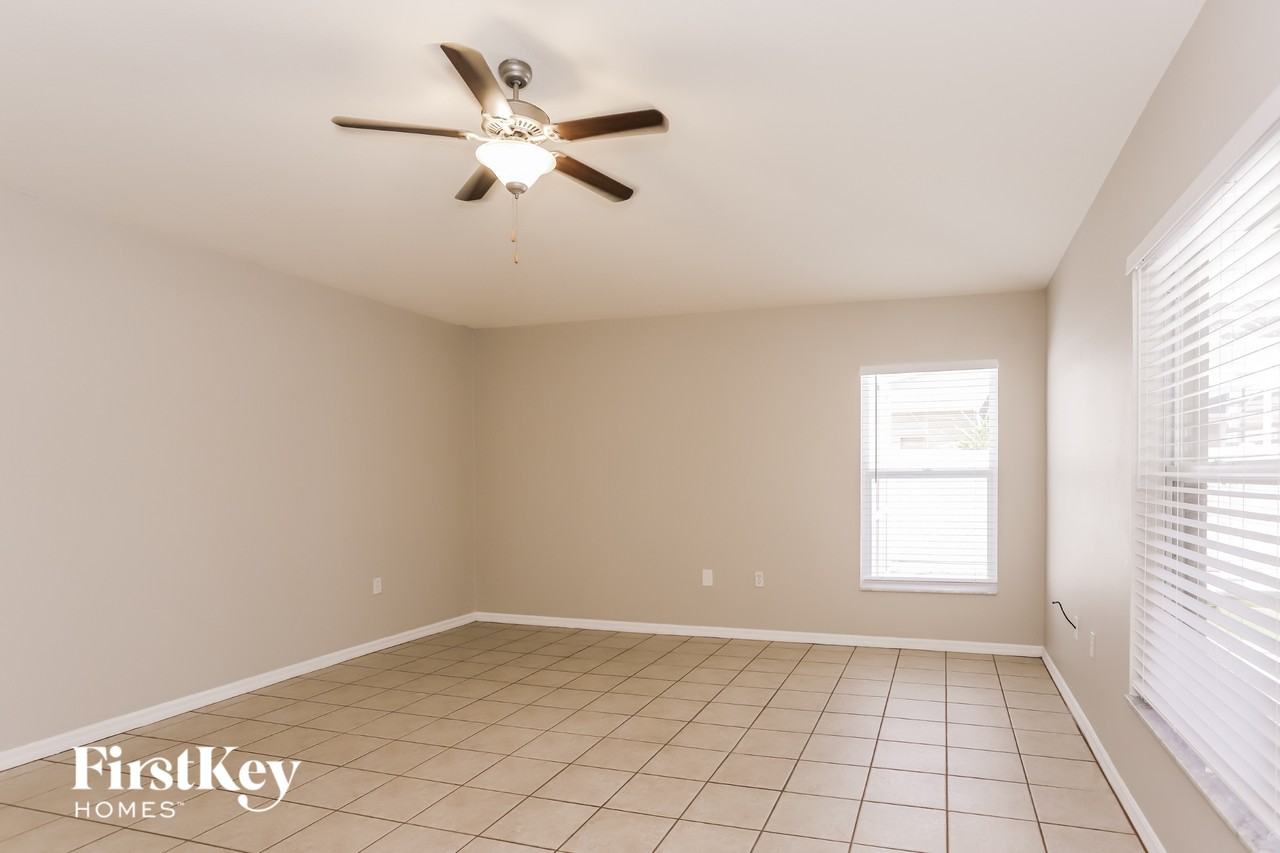 4501 Compass Oaks Dr - Photo 7 of 15