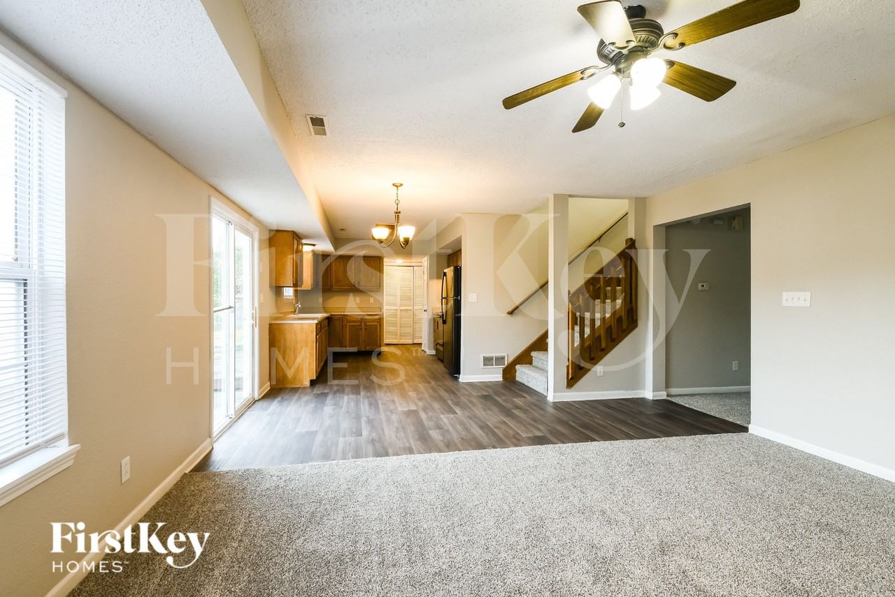 7313 Jackie Ct - Photo 3 of 16