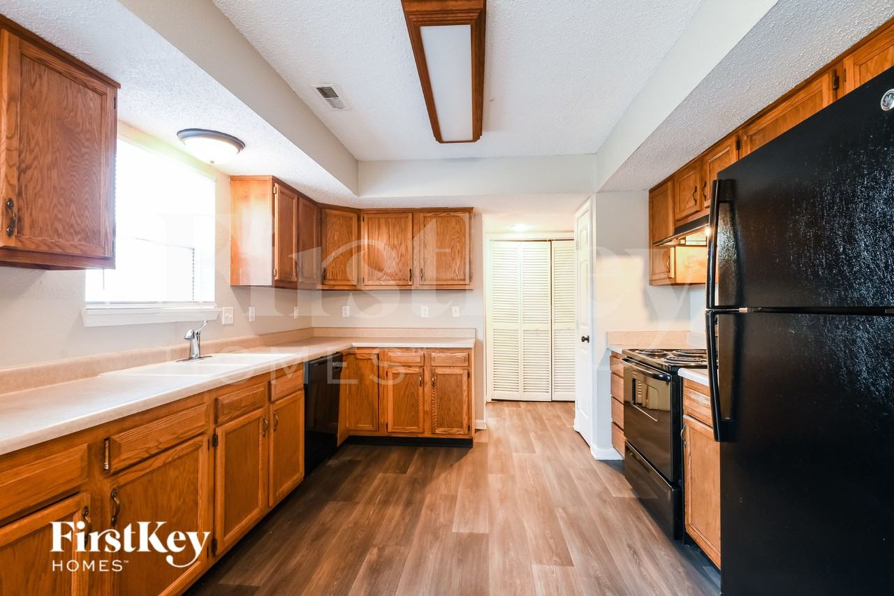 7313 Jackie Ct - Photo 7 of 16