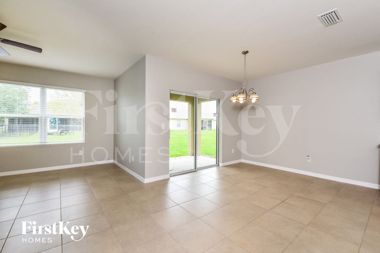 3016 Sw 3rd Pl - Photo 4 of 16