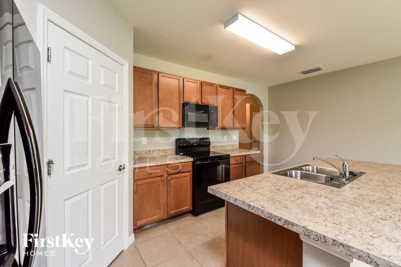 3016 Sw 3rd Pl - Photo 6 of 16