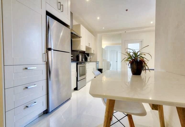 3917 Rue Saint-Denis - Photo 2 of 19
