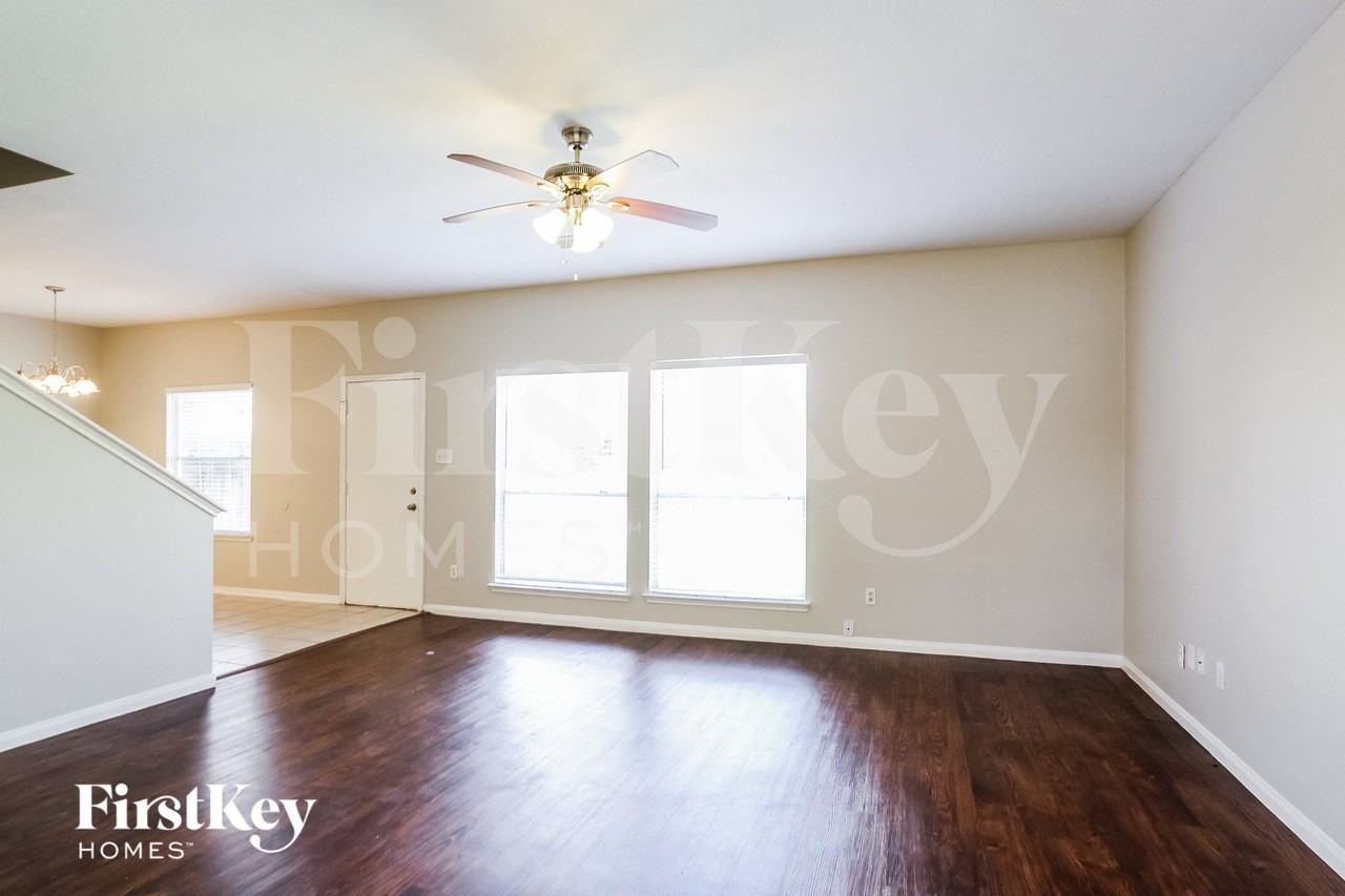 17014 Carbridge Dr - Photo 4 of 10
