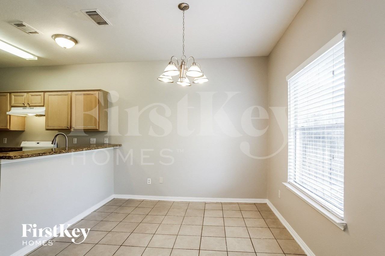 17014 Carbridge Dr - Photo 5 of 10