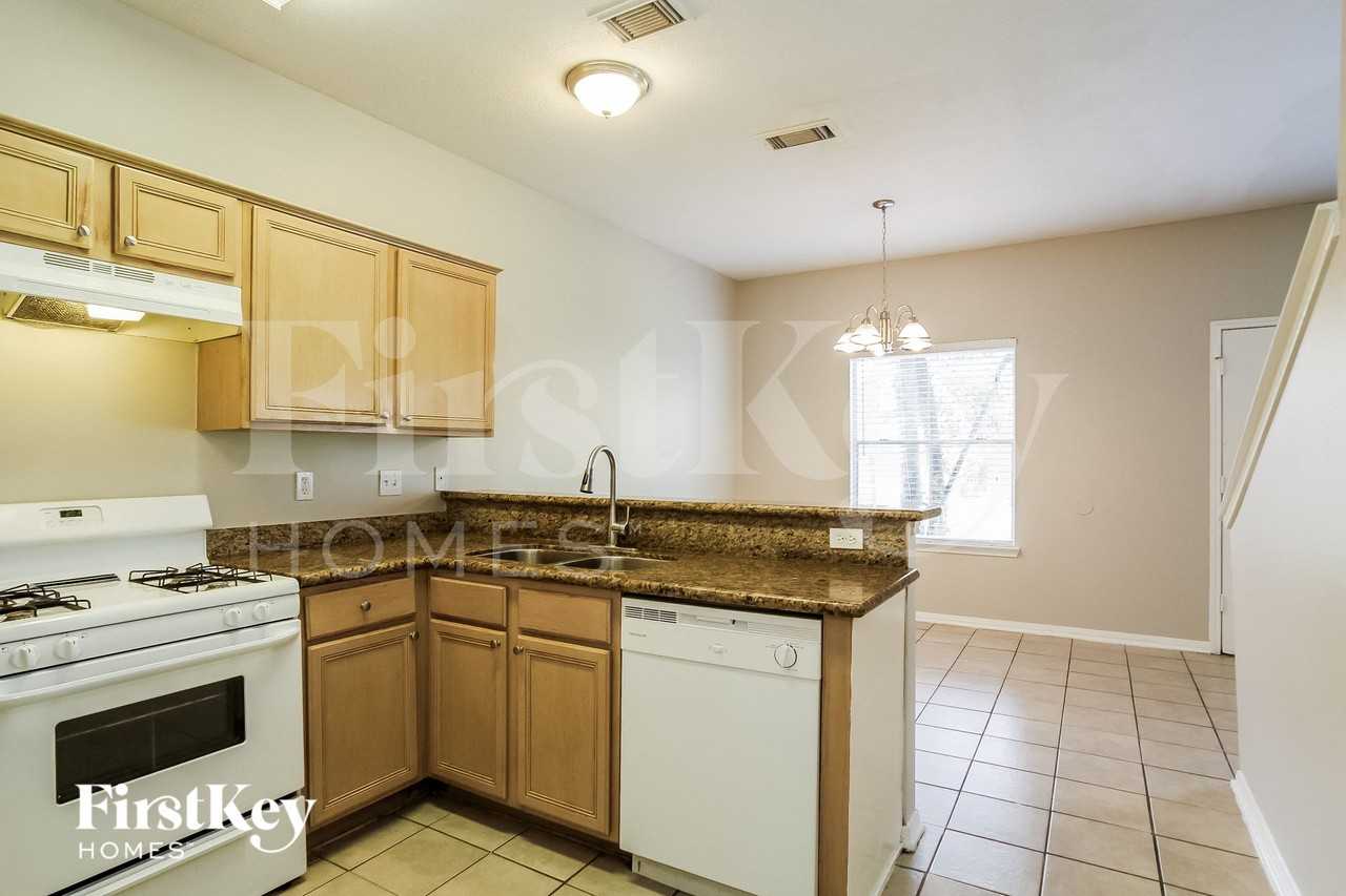 17014 Carbridge Dr - Photo 7 of 10