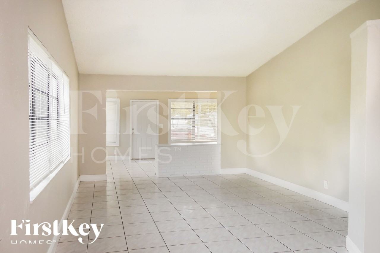 1501 Nw 16th Ln - Photo 5 of 16