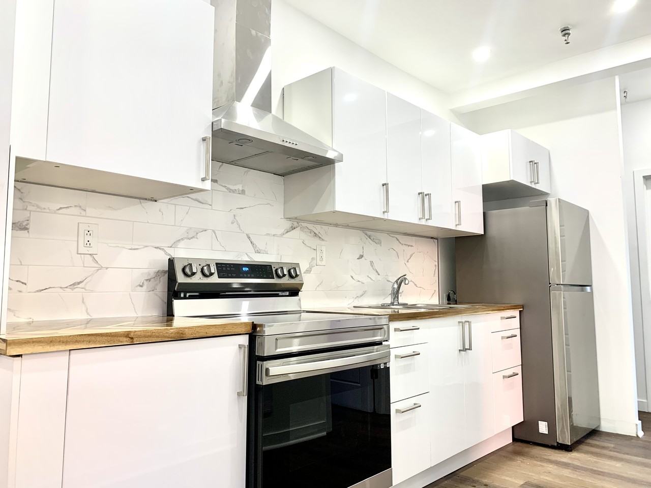 3919 Rue Saint-Denis - Photo 3 of 7
