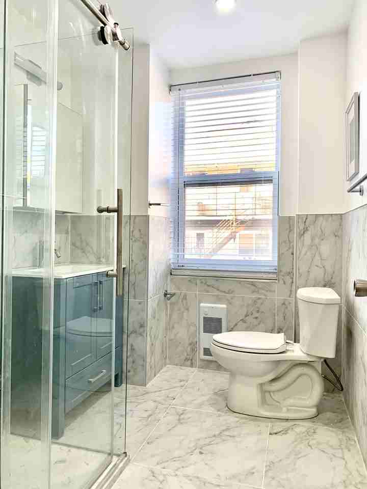 3919 Rue Saint-Denis - Photo 6 of 7
