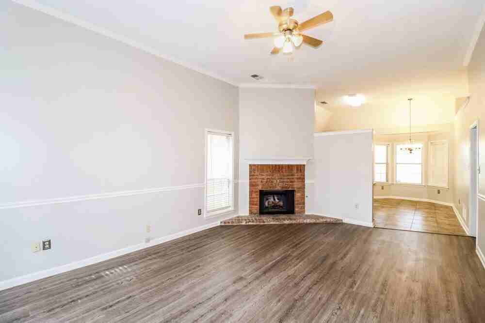 594 Ashley Glen Cir E - Photo 4 of 25