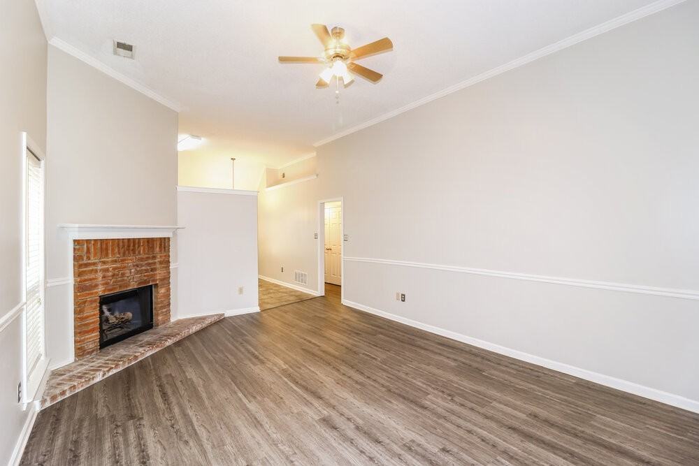 594 Ashley Glen Cir E - Photo 5 of 25