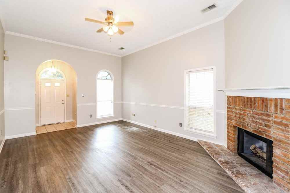 594 Ashley Glen Cir E - Photo 6 of 25