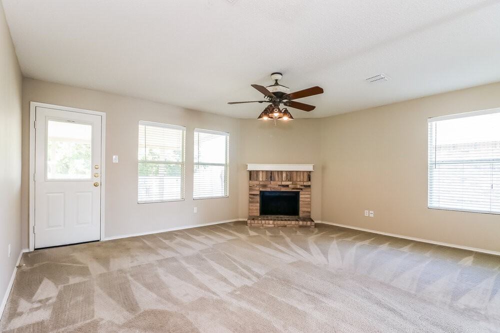 4208 Hunters Creek Dr - Photo 2 of 15
