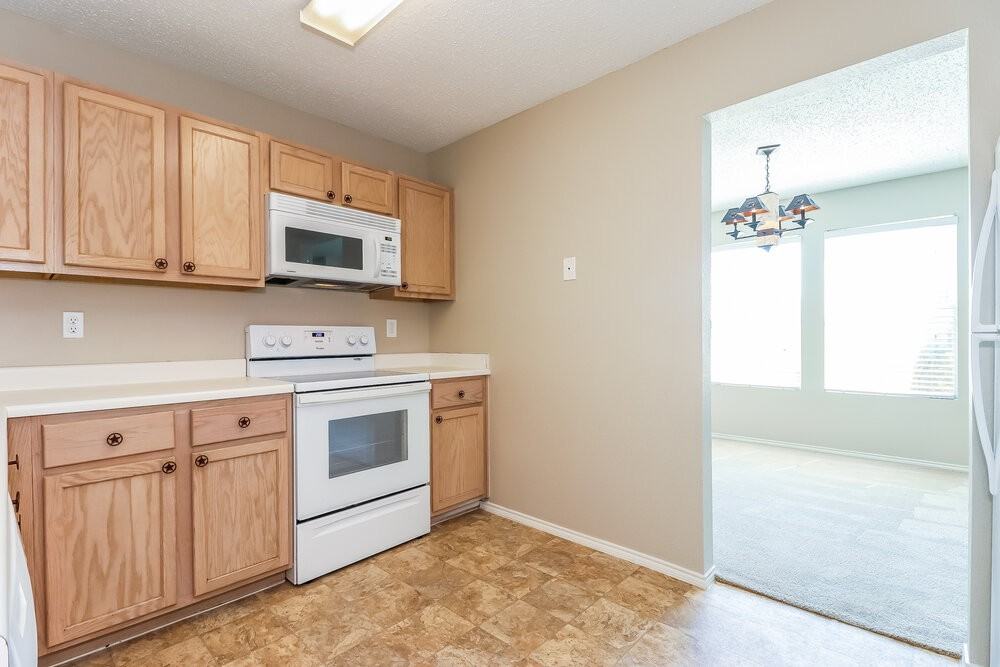 4208 Hunters Creek Dr - Photo 6 of 15