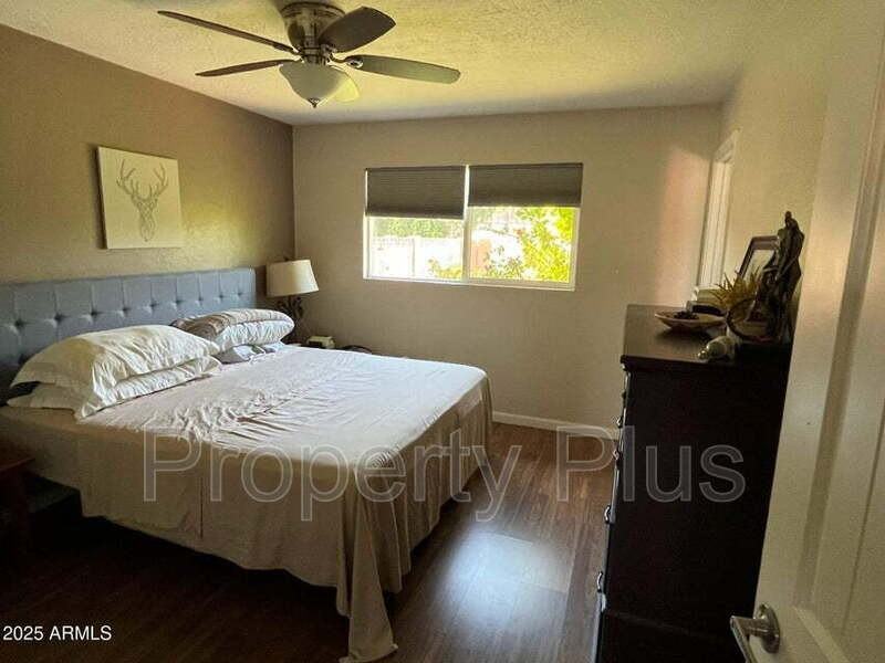 8123 E Mitchell Dr - Photo 2 of 8