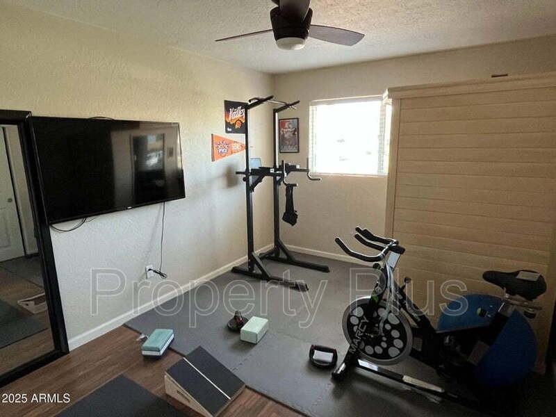 8123 E Mitchell Dr - Photo 3 of 8