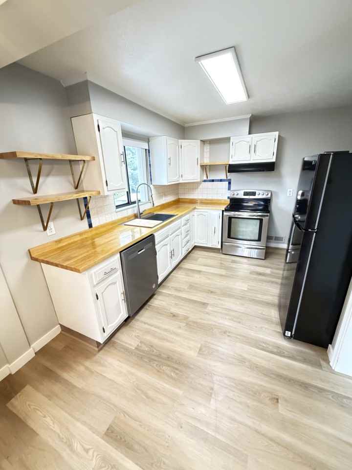 439 N Marion St - Photo 2 of 15