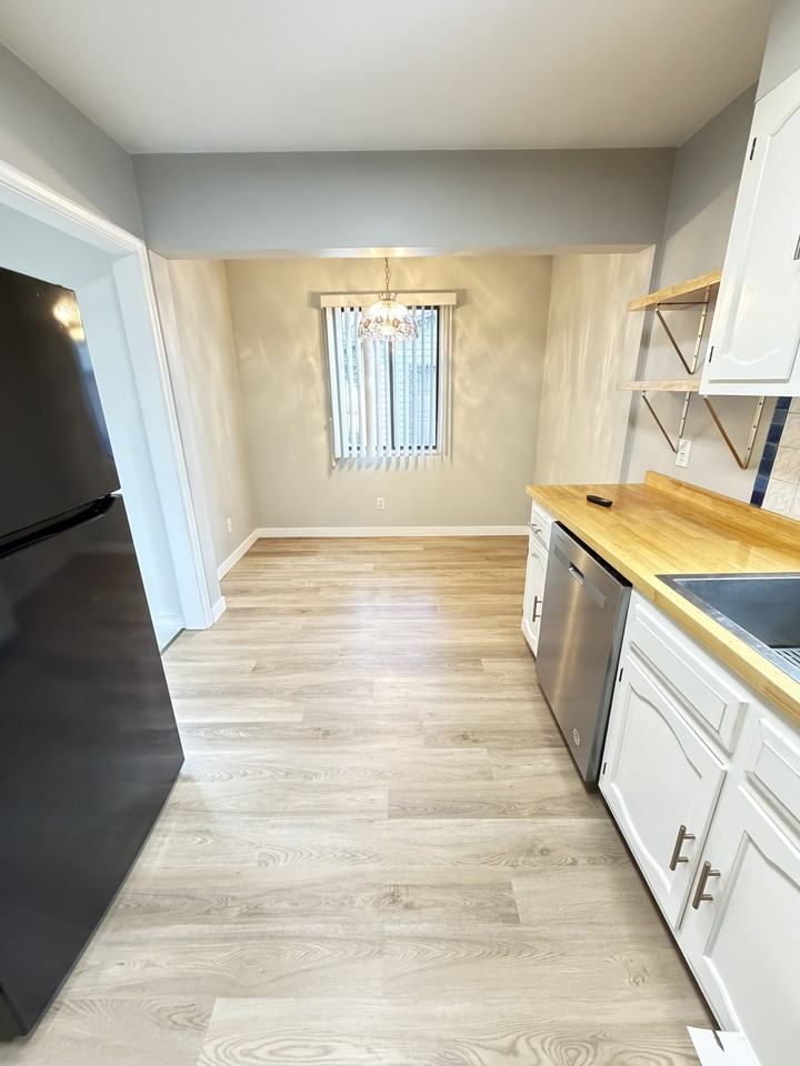 439 N Marion St - Photo 3 of 15