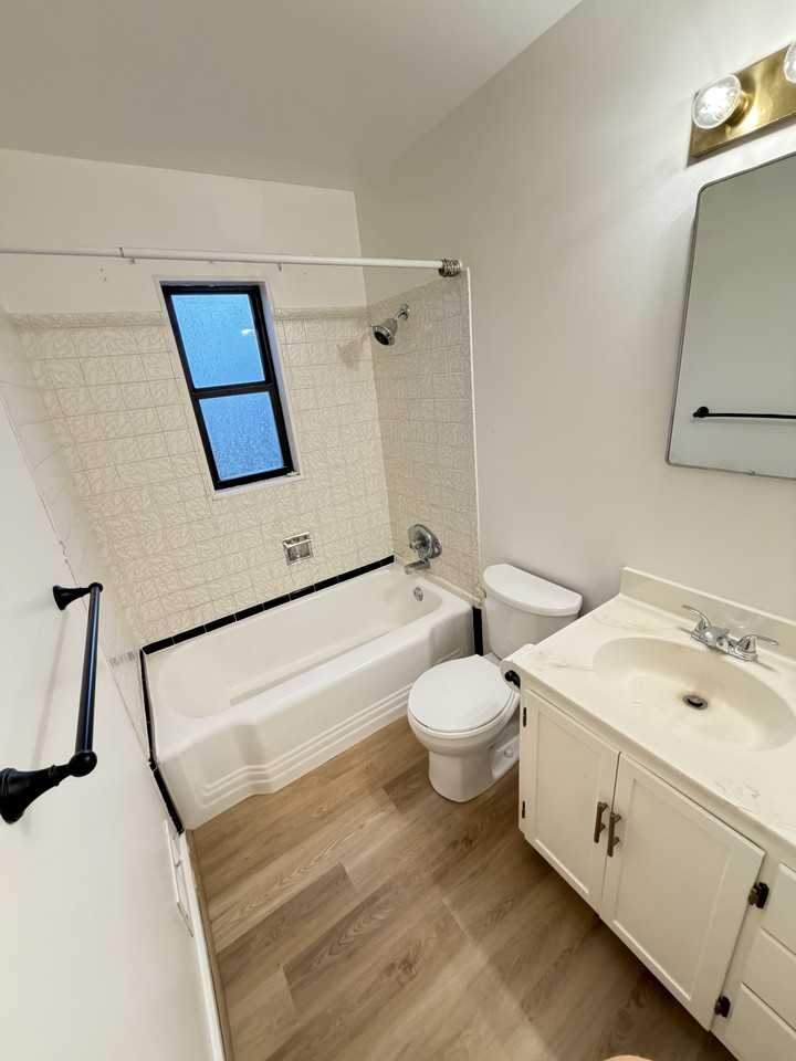 439 N Marion St - Photo 5 of 15