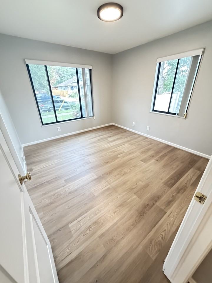 439 N Marion St - Photo 7 of 15