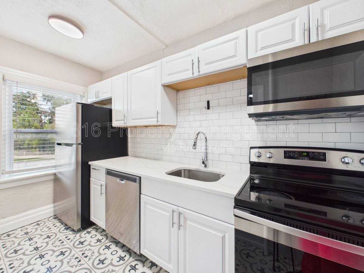 3721 Wyoming St #8 - Photo 5 of 10