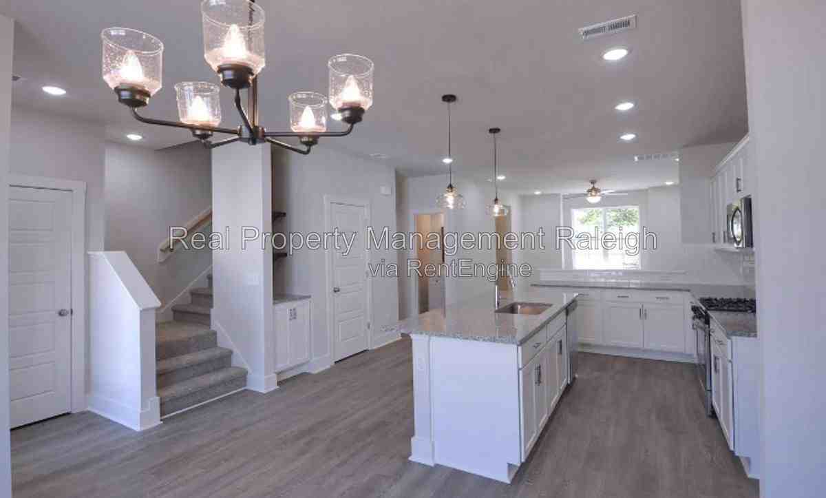 802 Laurel Gate Dr - Photo 2 of 10