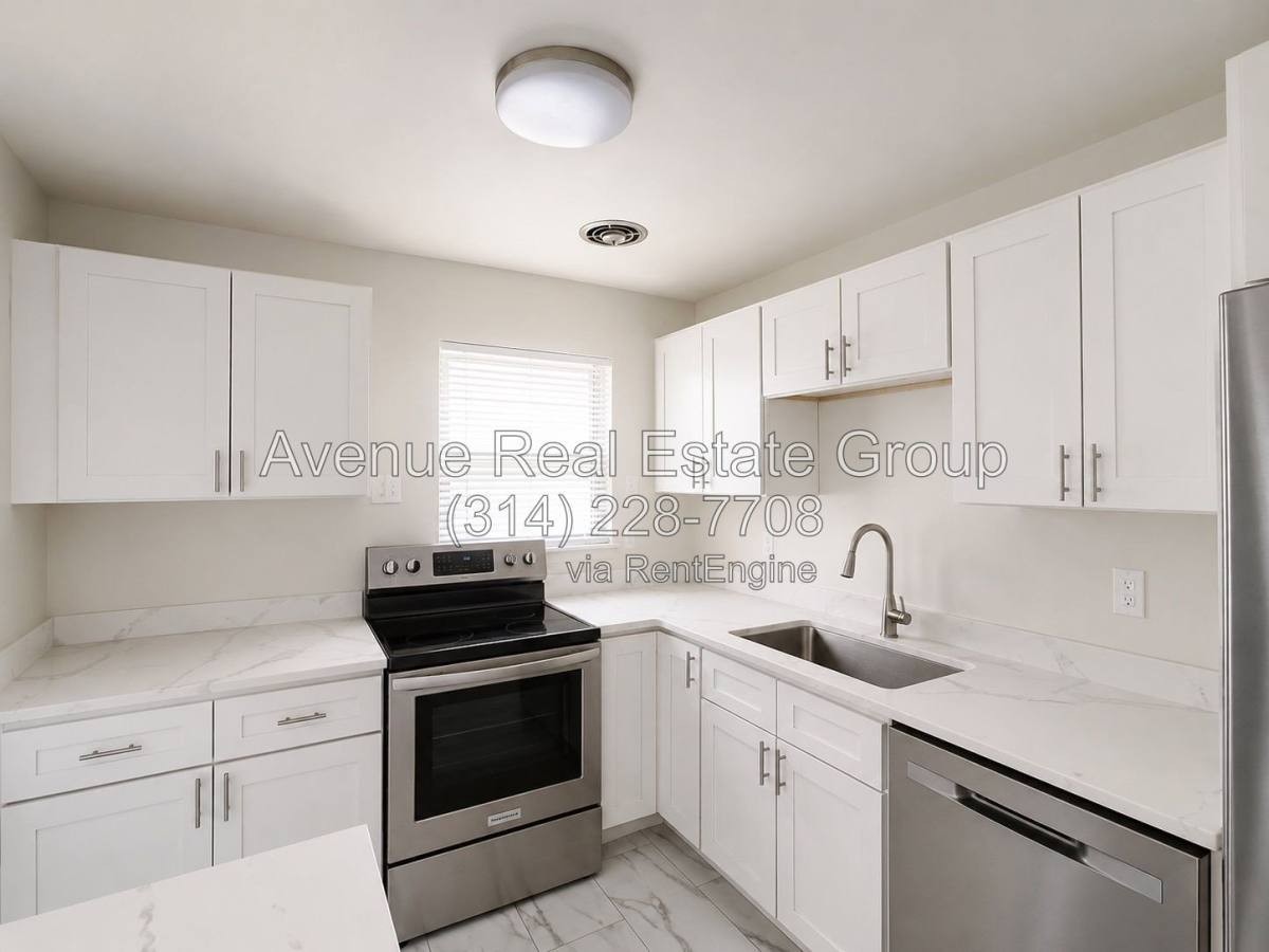 7114 Clayton Rd - Photo 2 of 7